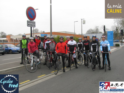 Triathlètes a l'entrainement enchainement